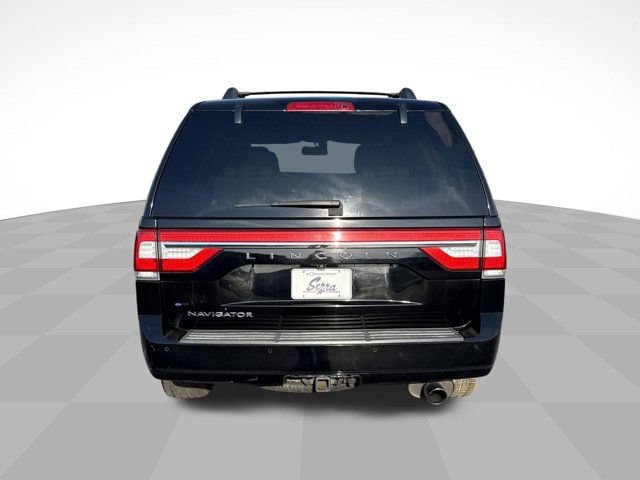 Used 2017 Lincoln Navigator Select RWD image 8