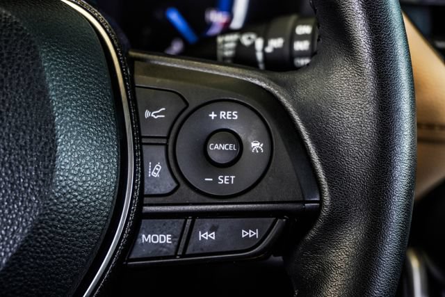 Used 2022 Toyota RAV4 Limited AWD/4WD image 34