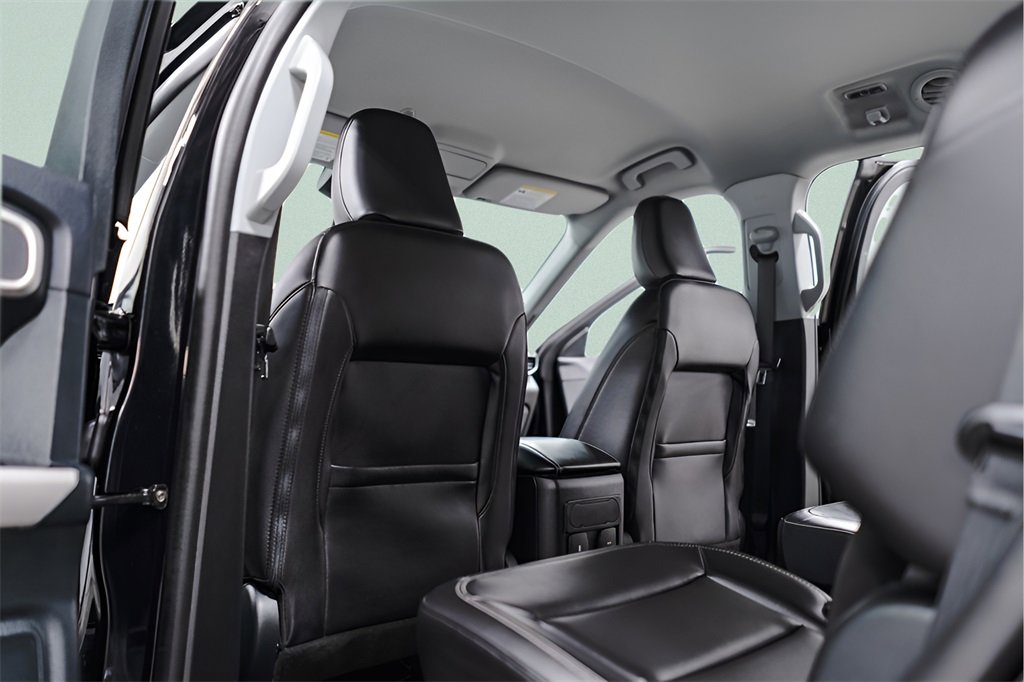 Used 2023 Ford Explorer XLT w/ Equipment Group 202A image 30