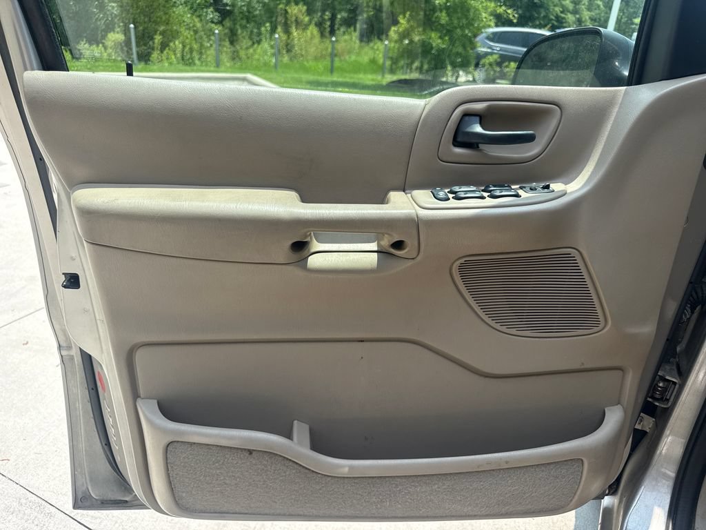 Used 2003 Ford Windstar SE FWD image 13