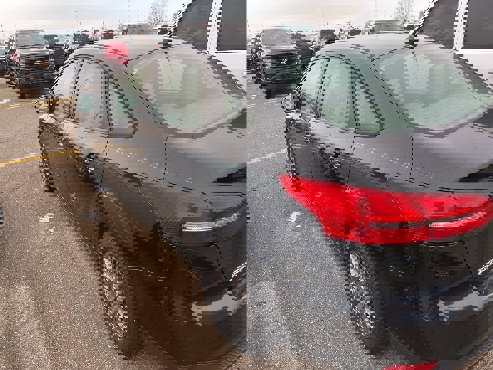 Used 2015 Ford Focus SE image 12