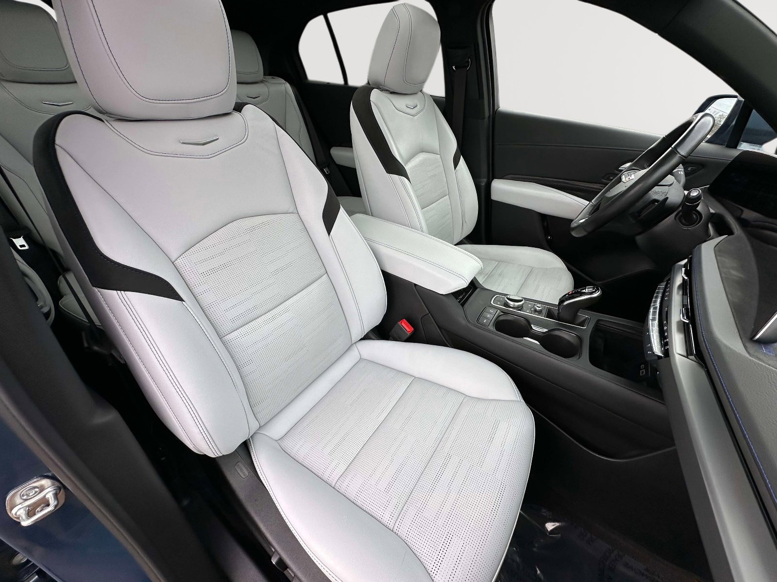 Used 2025 Cadillac XT4 Sport image 30