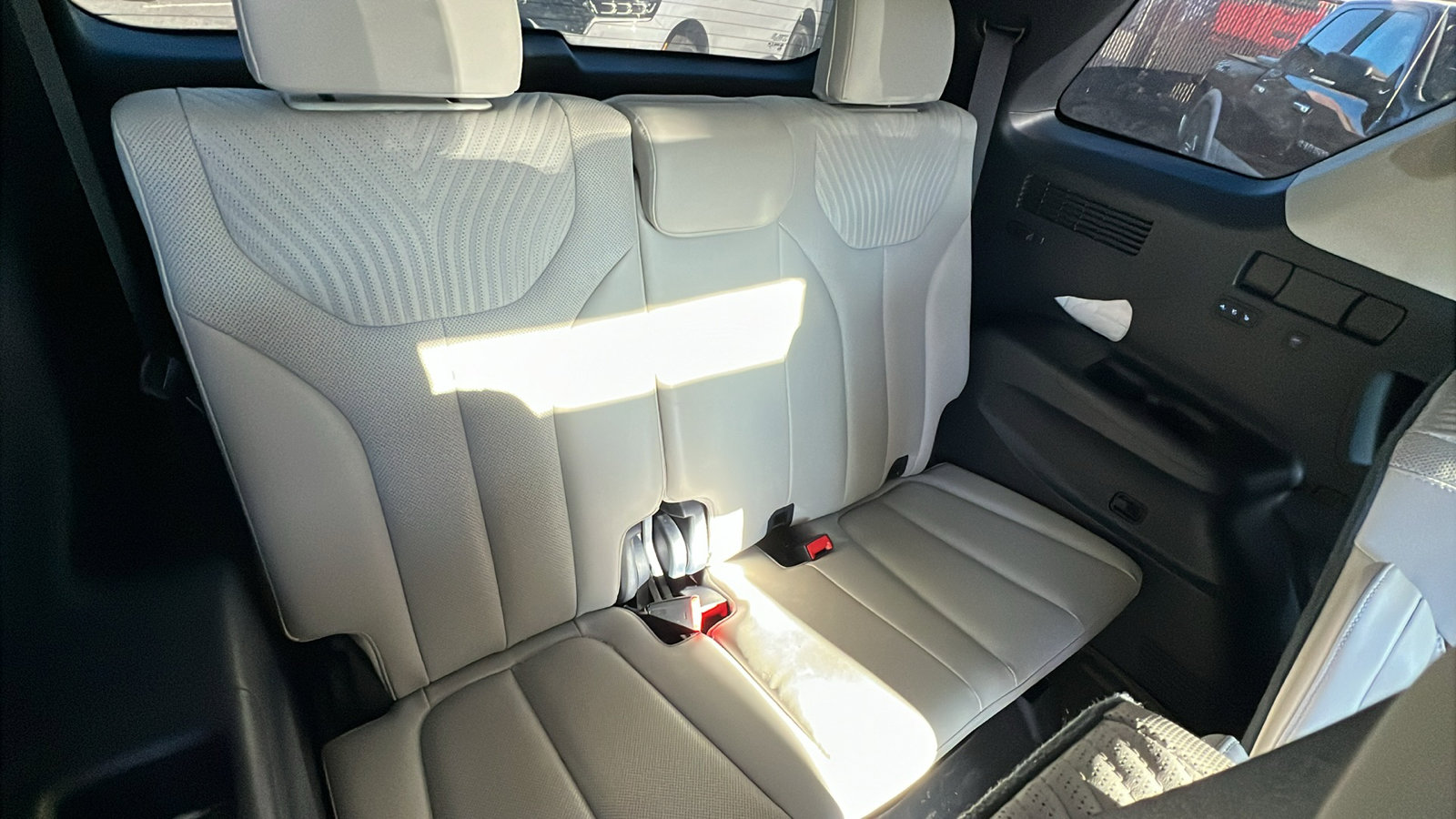 Used 2024 Hyundai Palisade Calligraphy image 24