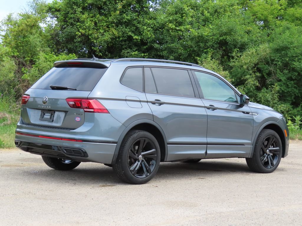 Used 2024 Volkswagen Tiguan SE R-Line AWD/4WD image 3