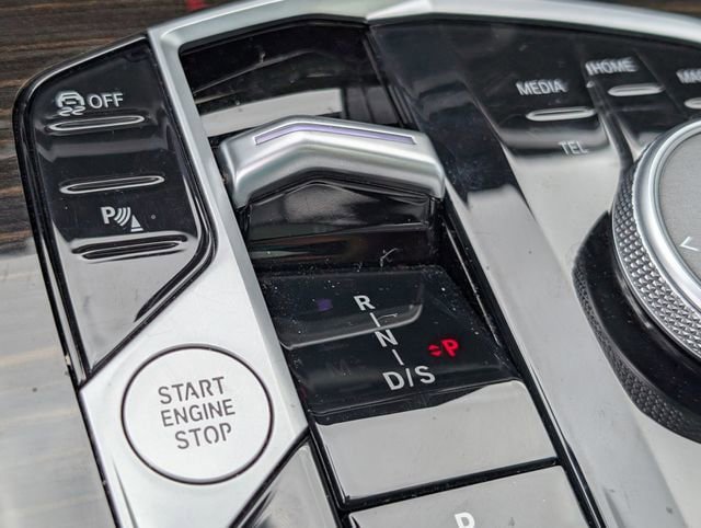 Used 2025 BMW X7 xDrive40i w/ Premium Package image 21