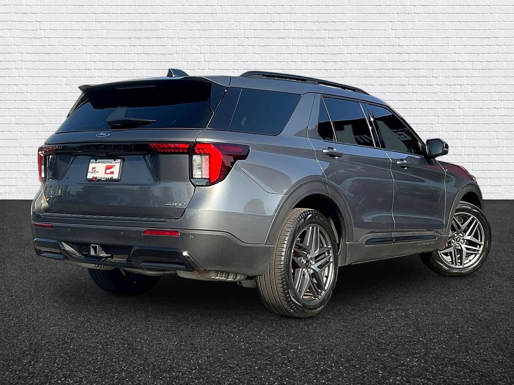 Used 2025 Ford Explorer ST-Line w/ ST-Line Street Pack AWD/4WD image 6