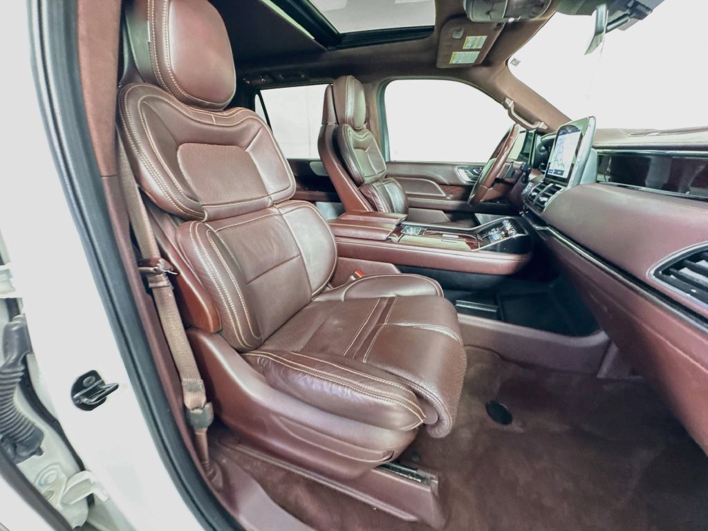 Used 2021 Lincoln Navigator L Black Label w/ Cargo Convenience Package AWD/4WD image 38
