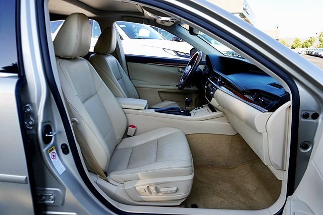 Used 2014 Lexus ES 300h w/ Luxury Package w/Bamboo Trim FWD image 18