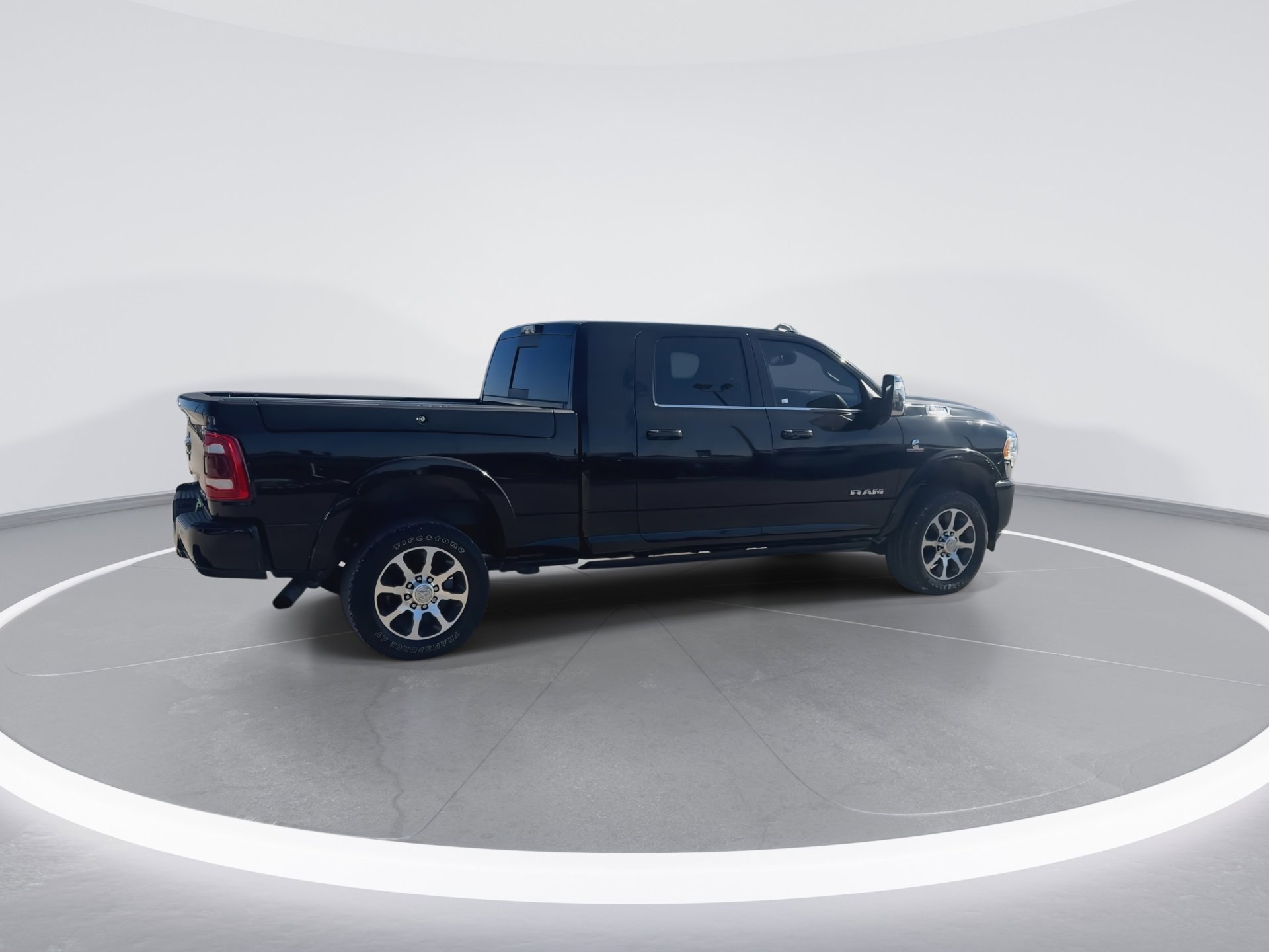 Used 2024 RAM 2500 Limited w/ Towing Technology Group image 3