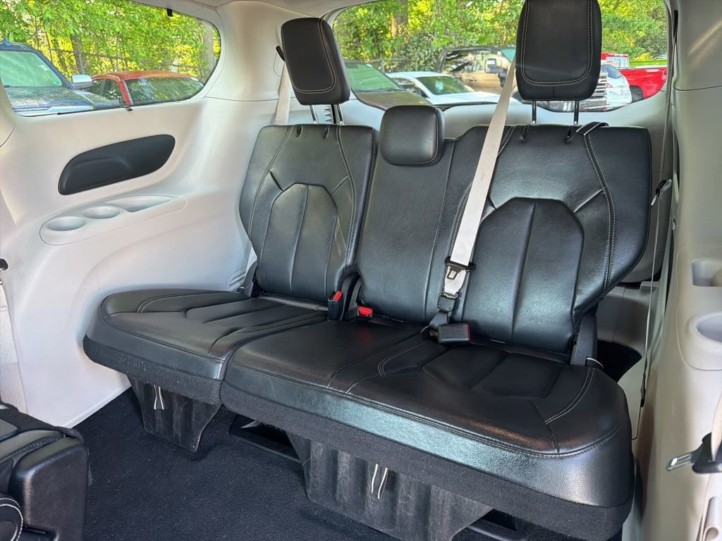 Used 2022 Chrysler Pacifica Touring-L image 21