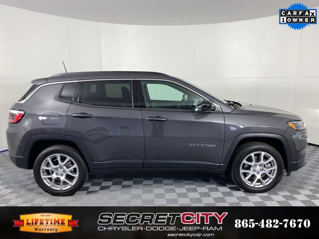 Used 2024 Jeep Compass Latitude AWD/4WD image 8