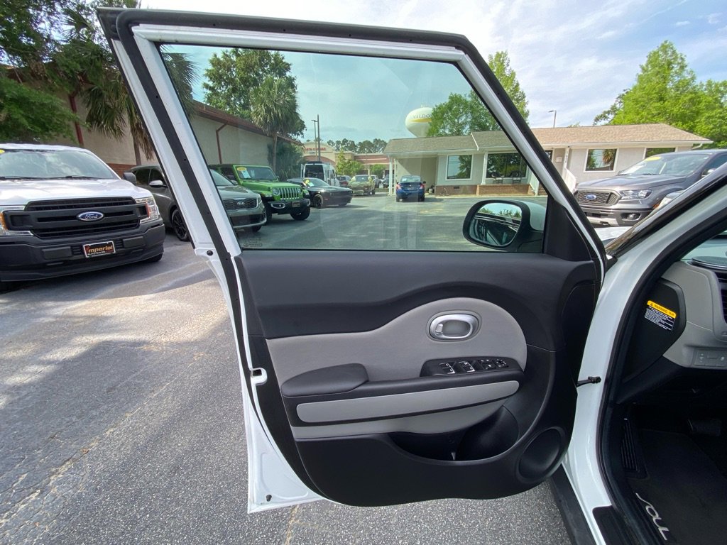 Used 2019 Kia Soul image 31