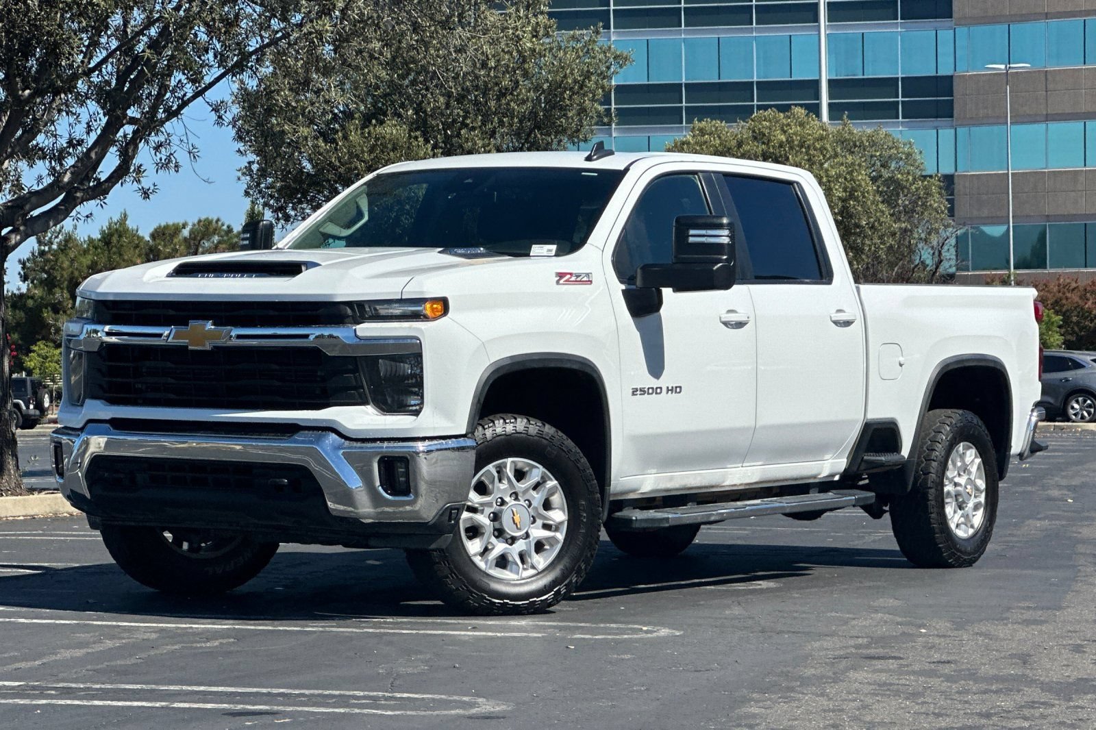 Used 2024 Chevrolet Silverado 2500 LT AWD/4WD image 8