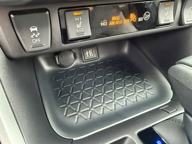 New 2025 Toyota RAV4 XLE image 13