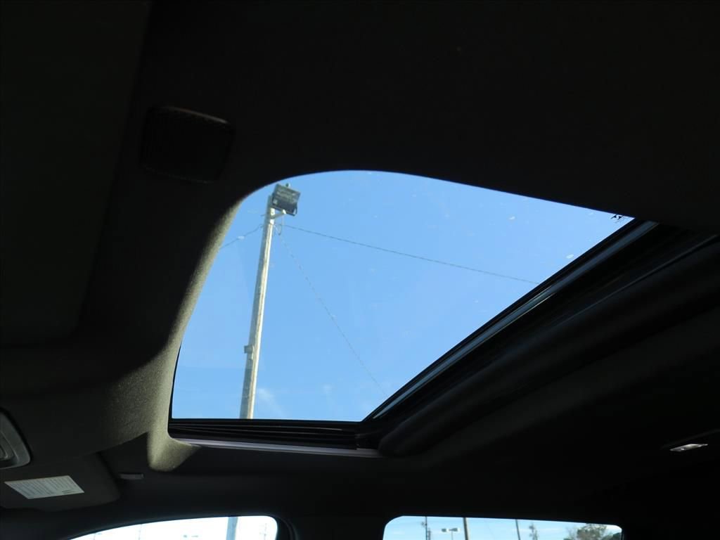 Used 2022 Chevrolet Silverado 1500 High Country w/ Technology Package image 10