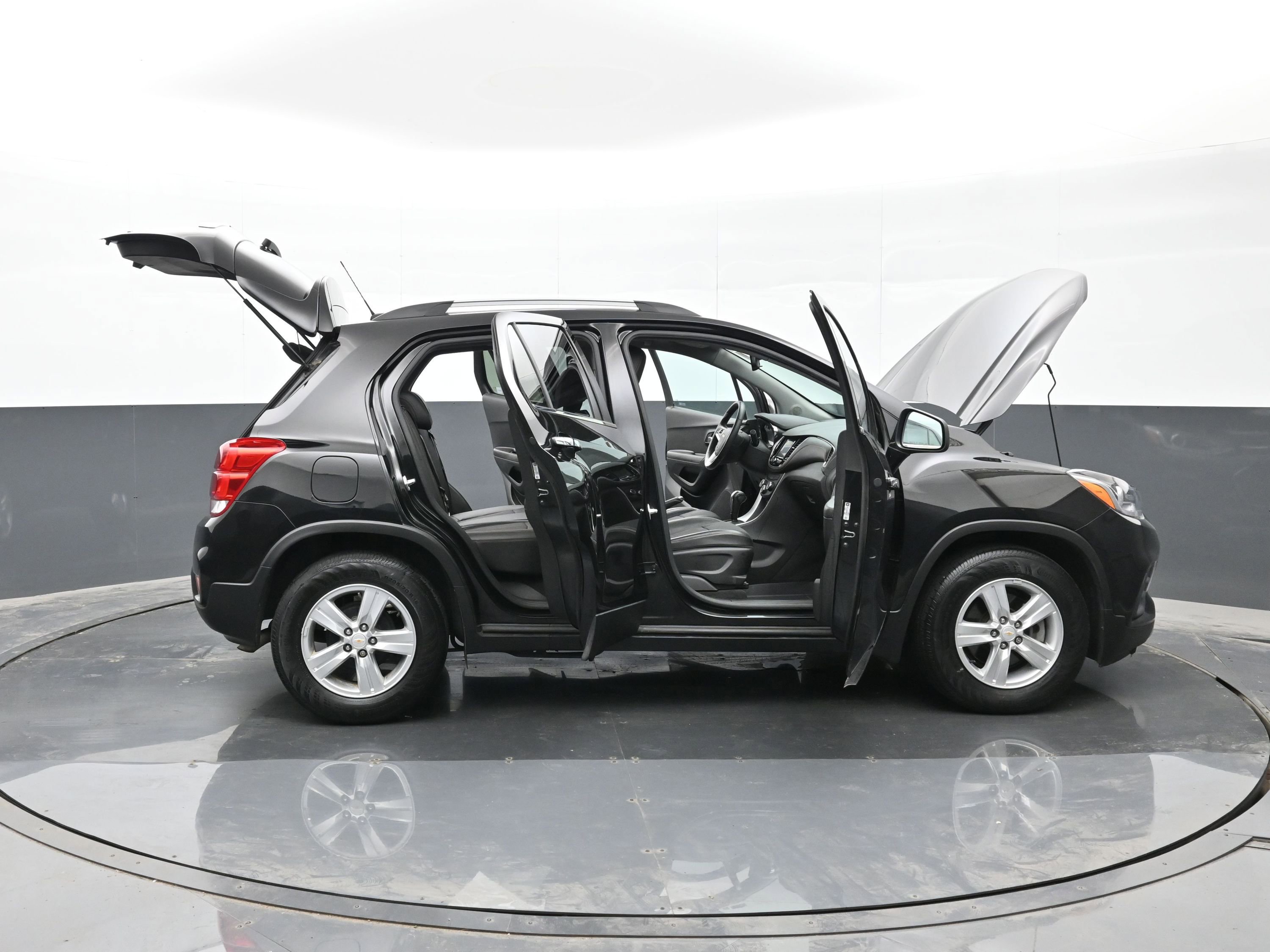 Used 2020 Chevrolet Trax LT w/ LT Convenience Package image 44