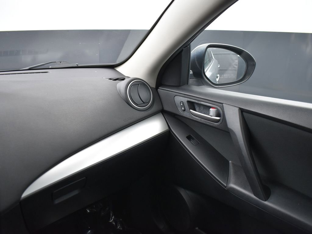 Used 2013 MAZDA MAZDA3 i Sport image 16