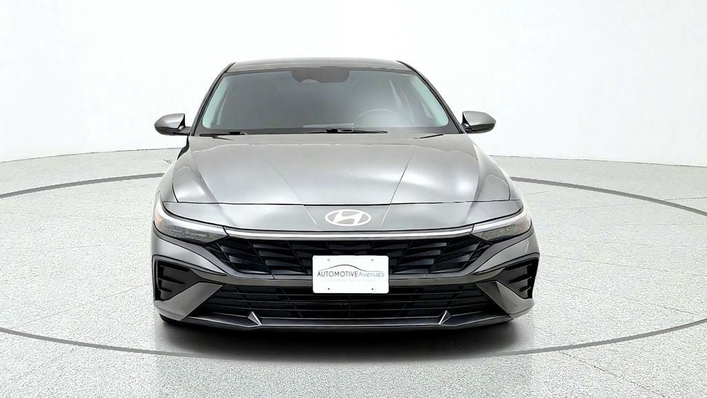 Used 2024 Hyundai Elantra SEL FWD image 2