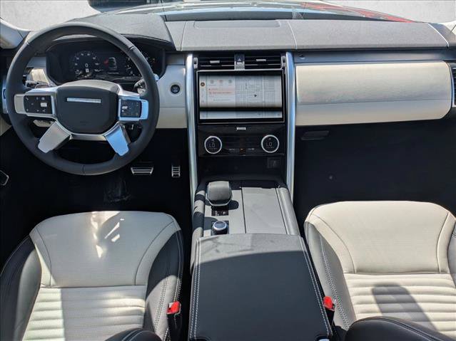 New 2026 Land Rover Discovery Dynamic SE AWD/4WD image 15