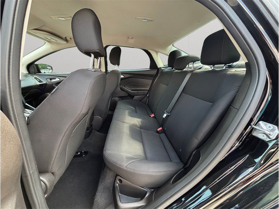 Used 2016 Ford Focus SE FWD image 29