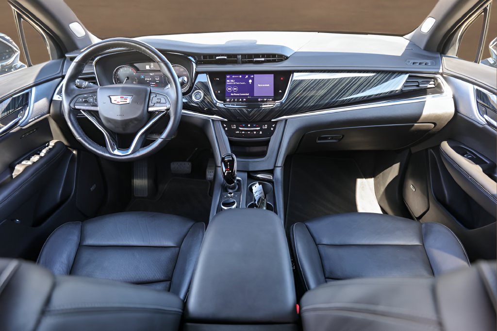 Certified 2025 Cadillac XT6 Premium Luxury FWD image 28