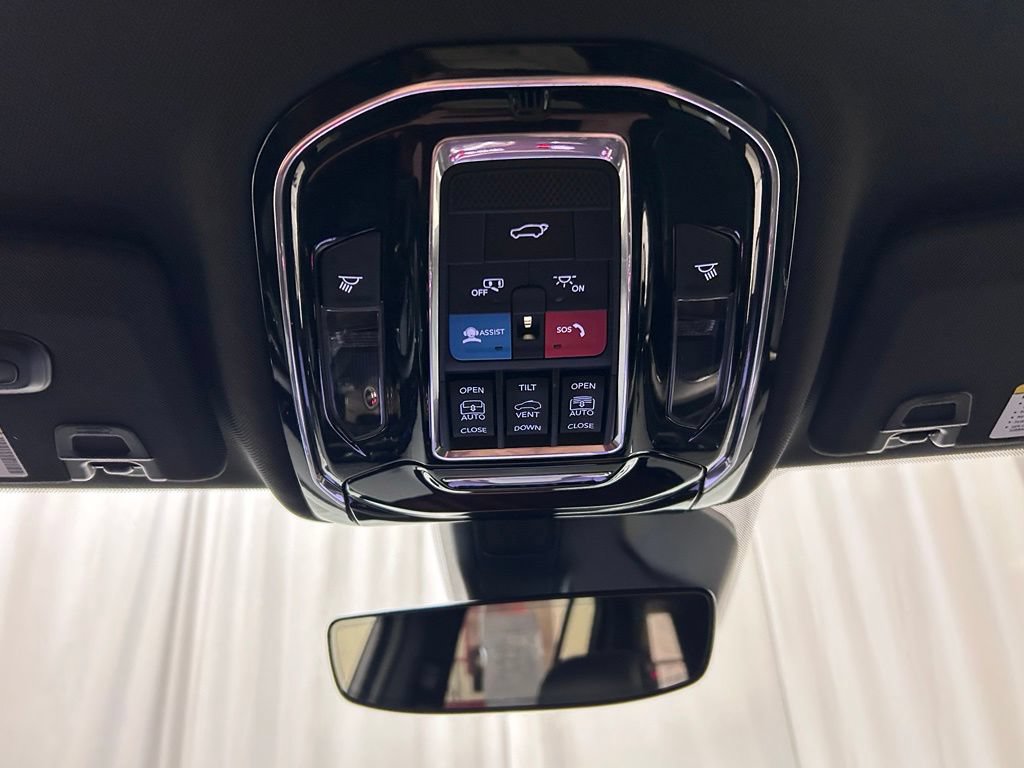 Used 2024 Jeep Grand Cherokee Overland AWD/4WD image 19