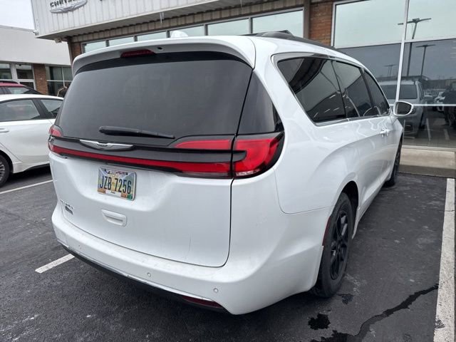 Used 2022 Chrysler Pacifica Touring-L image 7