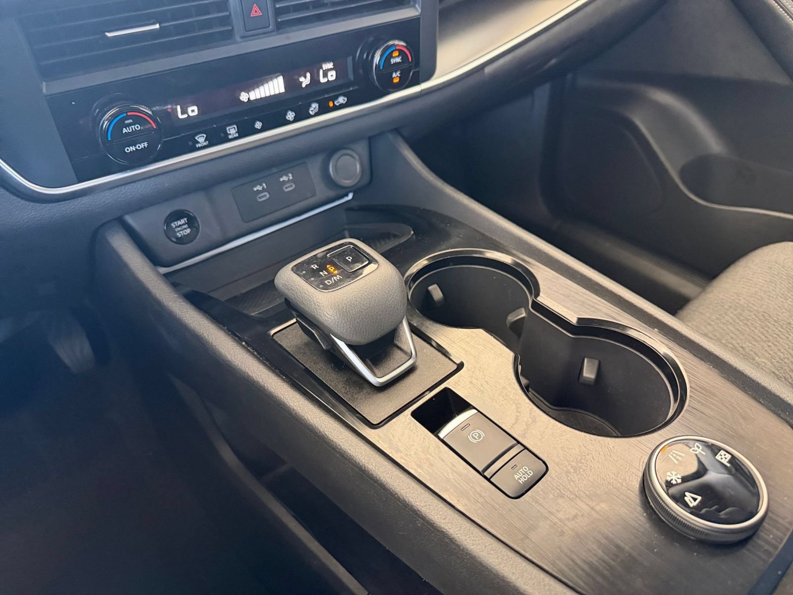 Used 2025 Nissan Rogue SV AWD/4WD image 43
