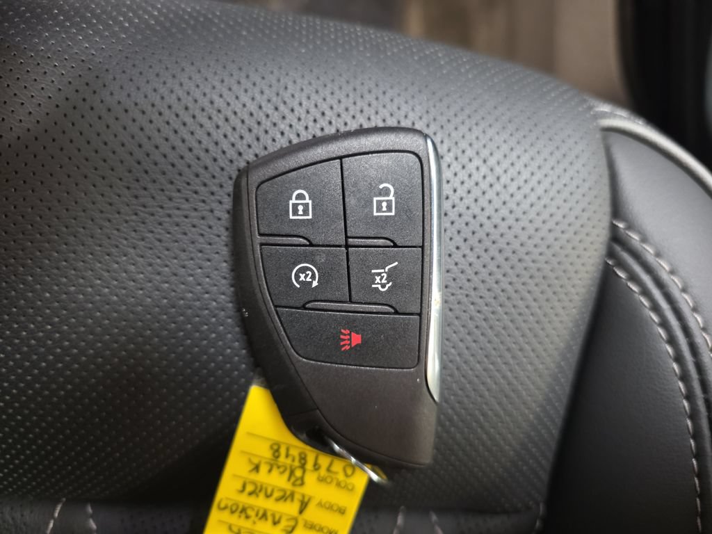 Used 2023 Buick Envision Avenir AWD/4WD image 38