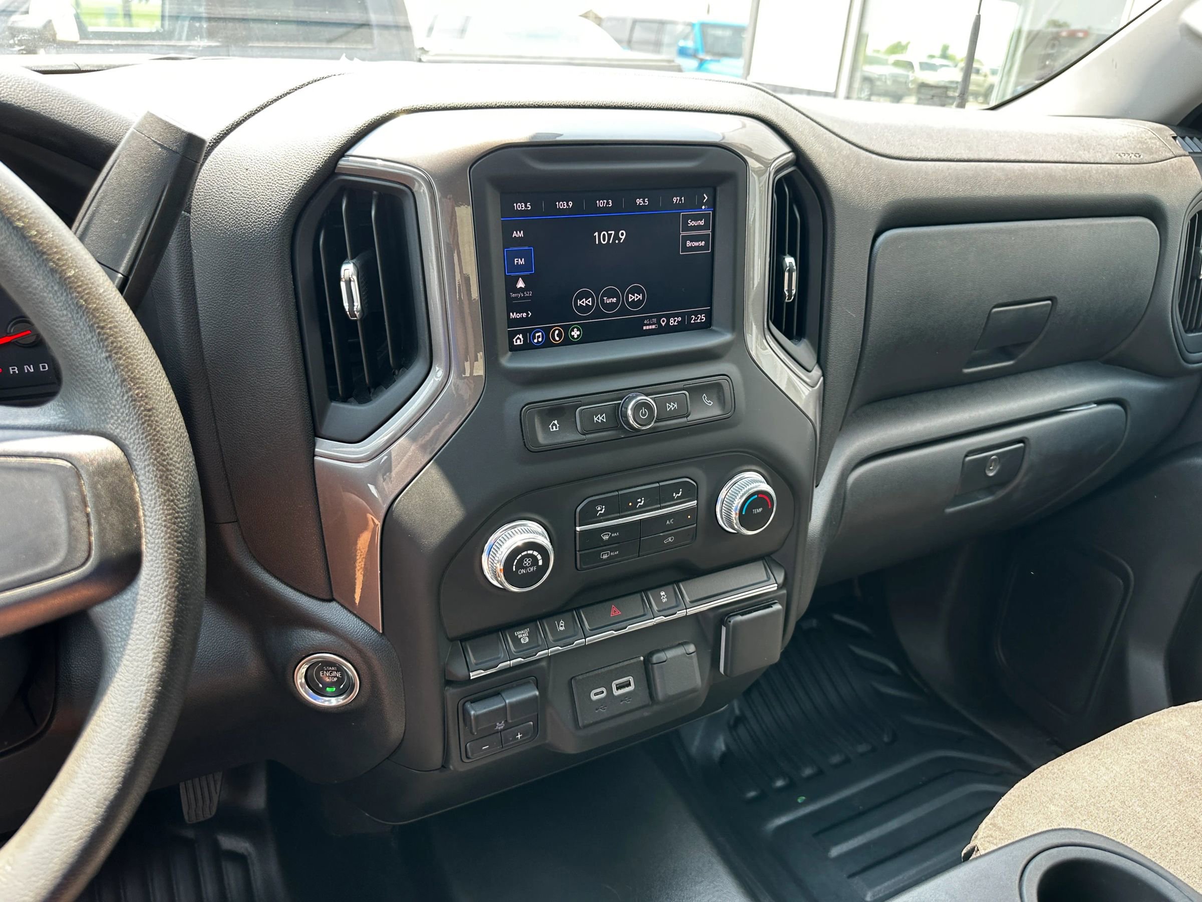 Used 2024 GMC Sierra 3500 Pro w/ Convenience Package image 28