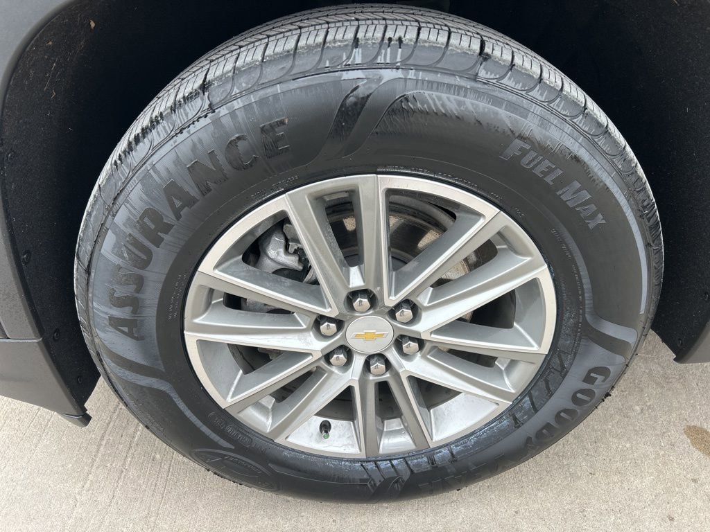 Used 2023 Chevrolet Traverse LT image 35