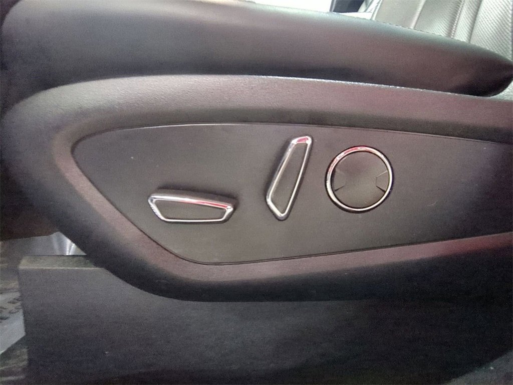 Certified 2020 Lincoln Nautilus Reserve image 16