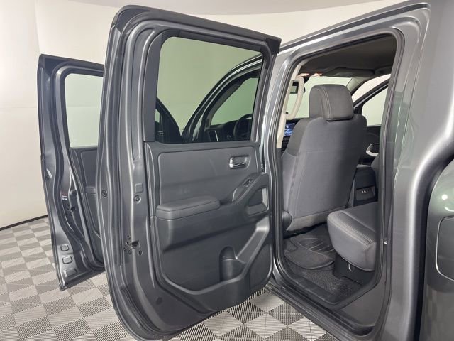 Used 2024 Nissan Frontier SV image 38