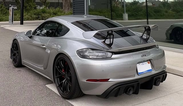 Used 2021 Porsche 718 Cayman GT4 RWD image 3