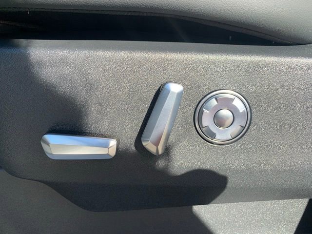 New 2026 Lincoln Navigator Premiere AWD/4WD image 16