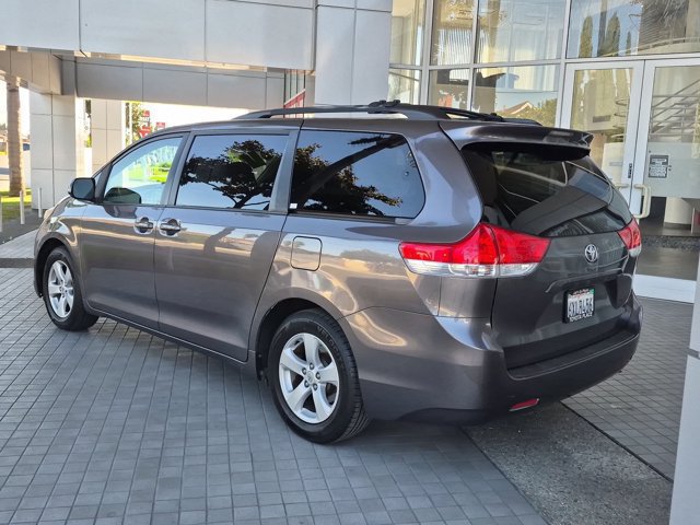 Used 2013 Toyota Sienna LE w/ Towing Pkg FWD image 12