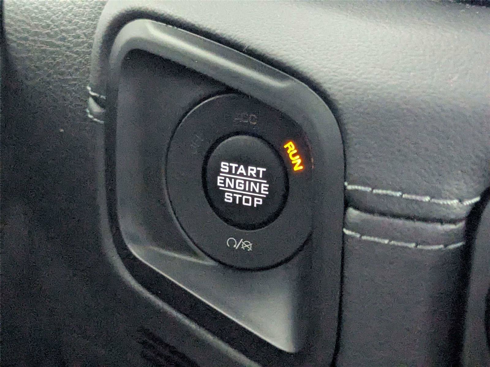 Used 2025 Jeep Gladiator Mojave w/ Convenience Group AWD/4WD image 26