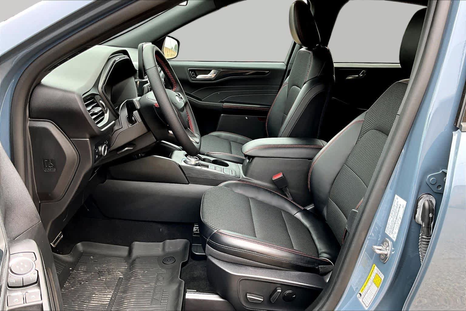 Used 2024 Ford Escape ST-Line w/ Equipment Group 301A FWD image 8