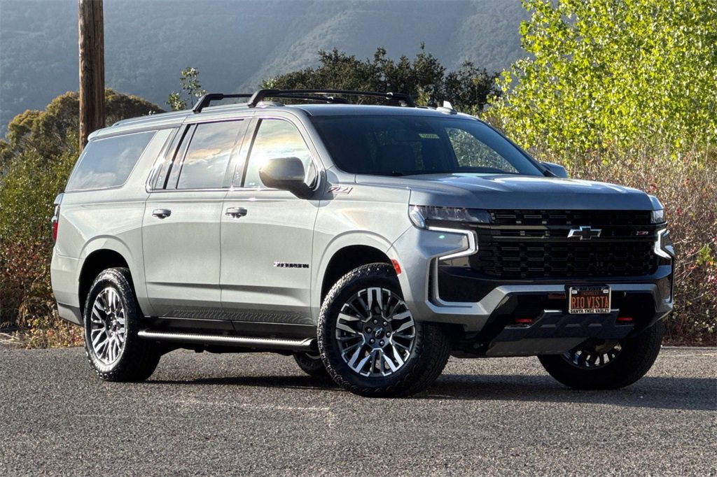 Used 2023 Chevrolet Suburban Z71 image 2