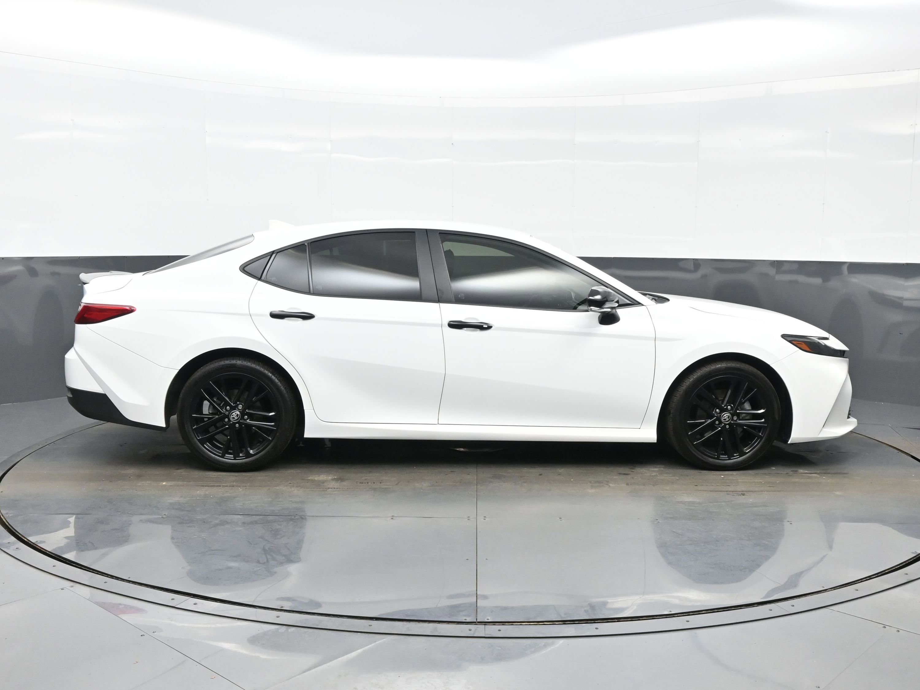 Used 2025 Toyota Camry LE w/ Convenience Package image 7