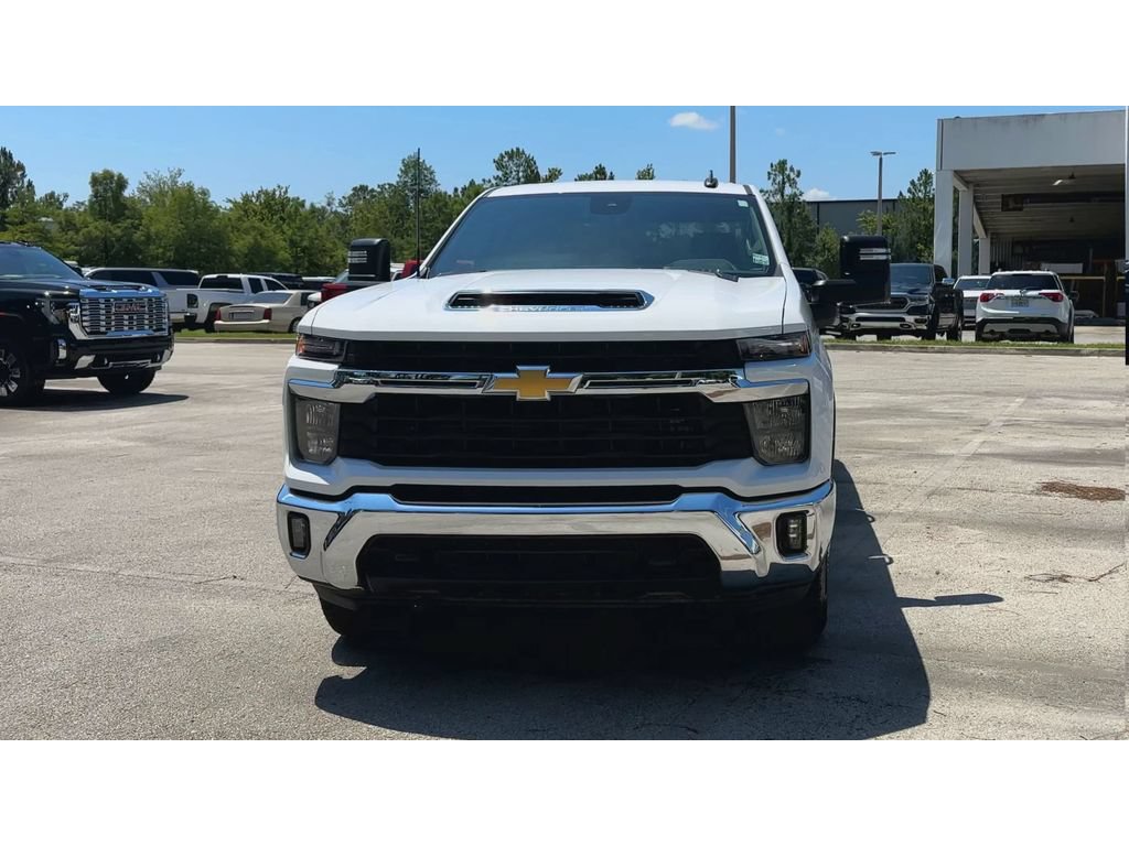 Used 2025 Chevrolet Silverado 2500 LT w/ Convenience Package AWD/4WD image 3