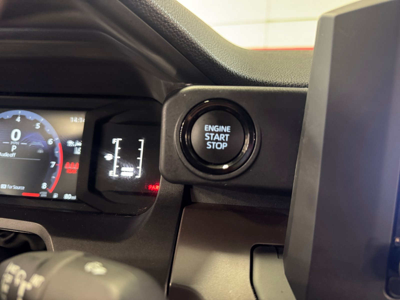 Certified 2025 Toyota Tacoma SR5 AWD/4WD image 30