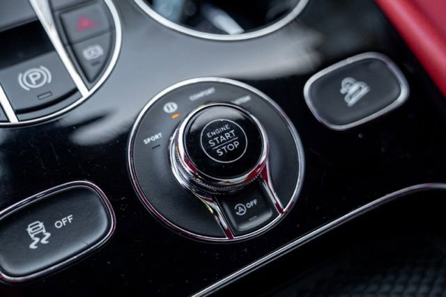 Used 2022 Bentley Bentayga image 45