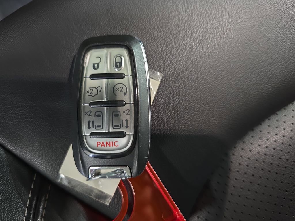 Certified 2024 Chrysler Pacifica Touring-L FWD image 37