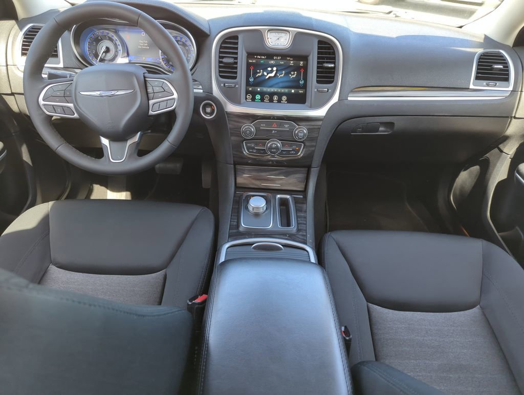 Used 2022 Chrysler 300 Touring image 14