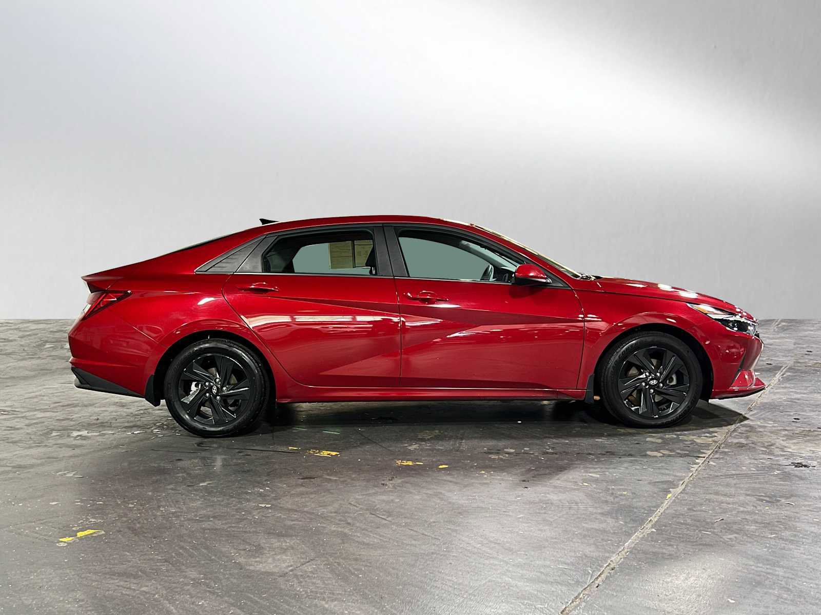 Used 2023 Hyundai Elantra Blue image 2