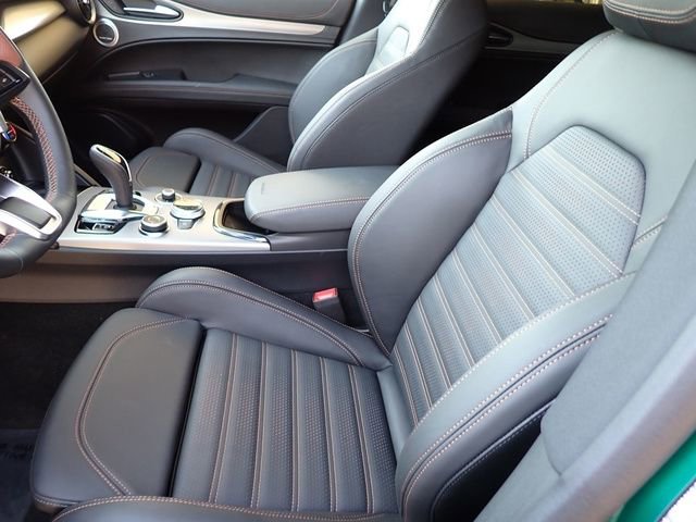 New 2025 Alfa Romeo Stelvio Sprint image 12