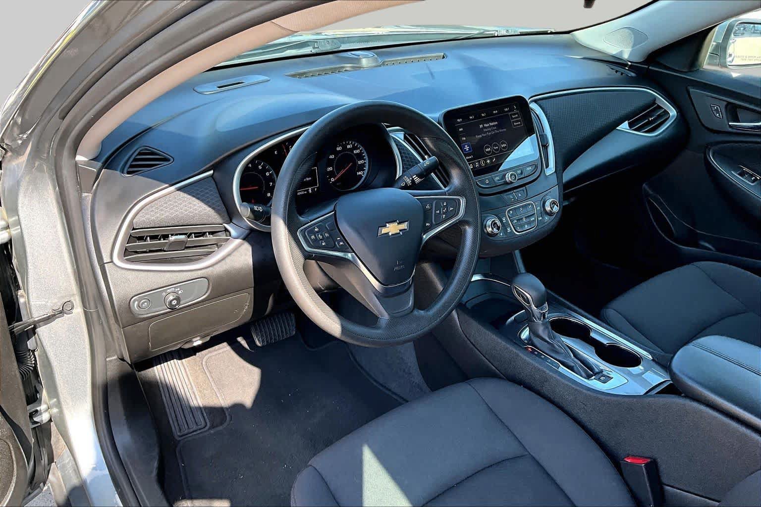 Used 2023 Chevrolet Malibu LT FWD image 16