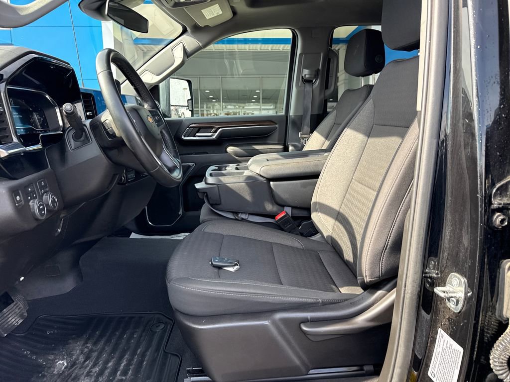 Used 2024 Chevrolet Silverado 2500 LT image 11