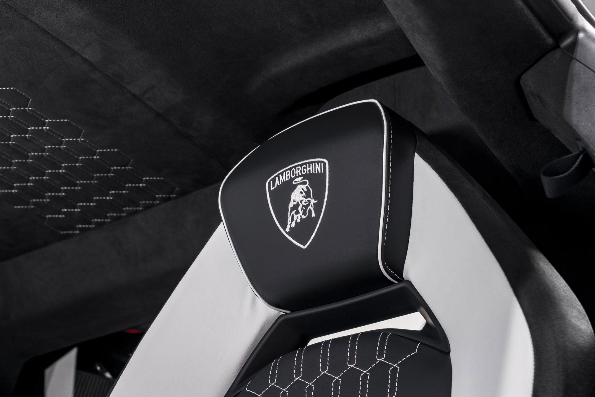 Used 2024 Lamborghini Revuelto image 14